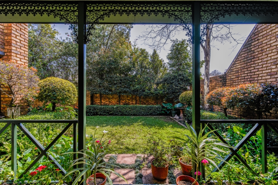 4 Bedroom Property for Sale in Nieuw Muckleneuk Gauteng
