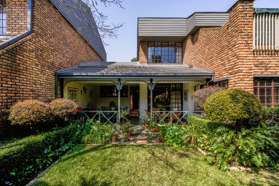 4 Bedroom Property for Sale in Nieuw Muckleneuk Gauteng