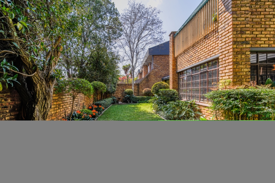 4 Bedroom Property for Sale in Nieuw Muckleneuk Gauteng