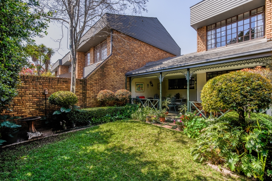 4 Bedroom Property for Sale in Nieuw Muckleneuk Gauteng