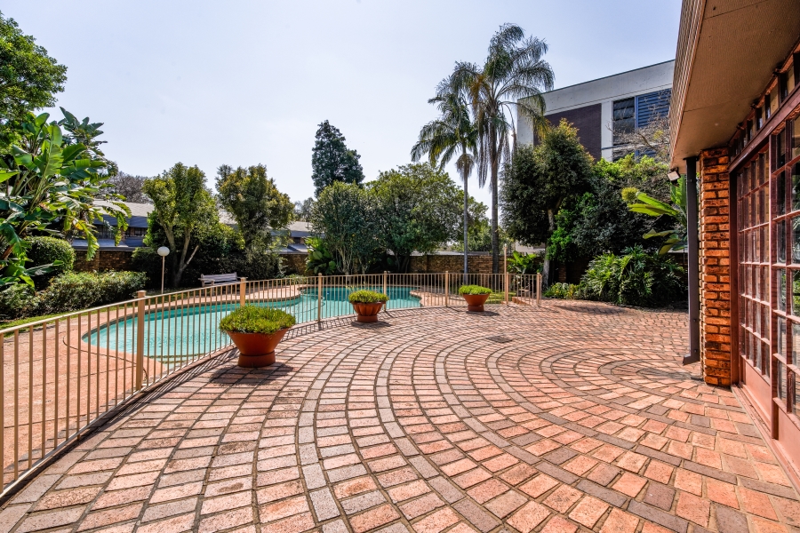 4 Bedroom Property for Sale in Nieuw Muckleneuk Gauteng