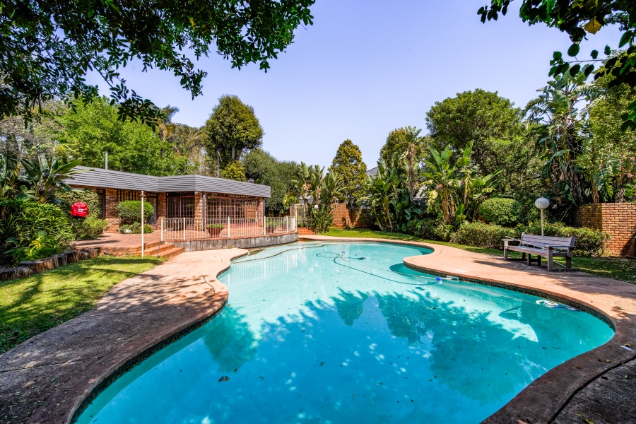 4 Bedroom Property for Sale in Nieuw Muckleneuk Gauteng