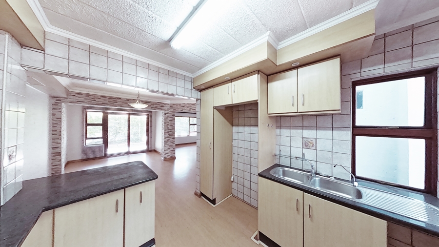 3 Bedroom Property for Sale in Lakefield Gauteng