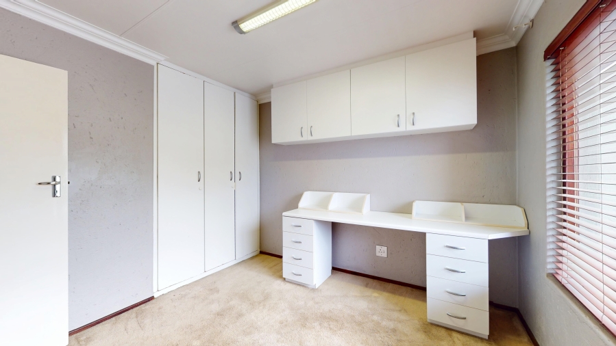 3 Bedroom Property for Sale in Lakefield Gauteng