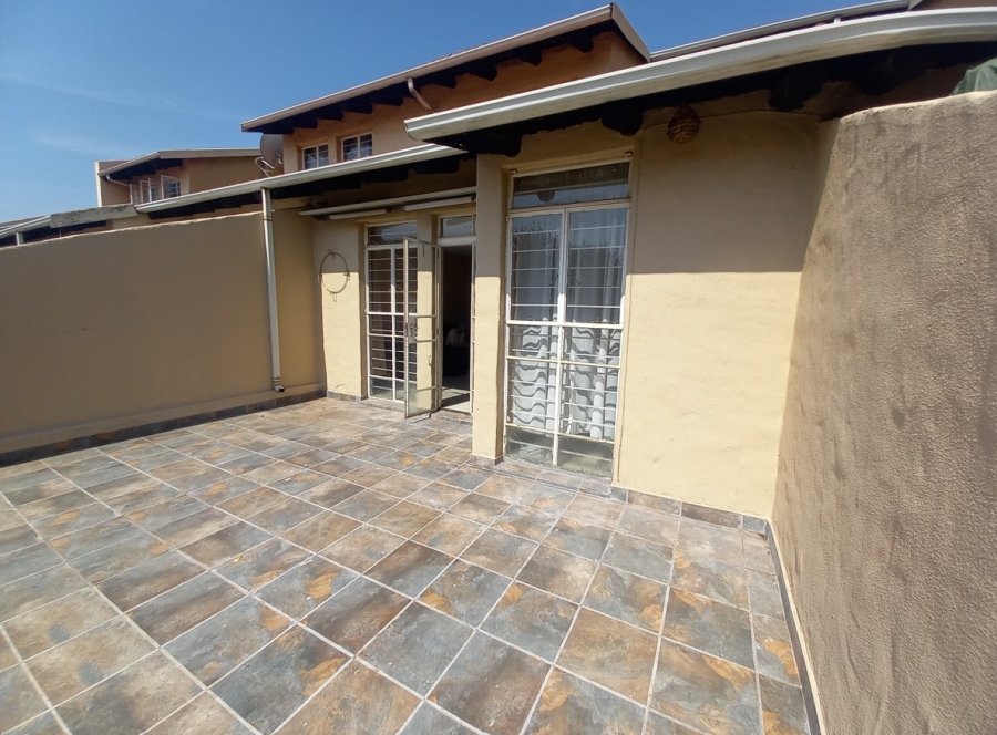 2 Bedroom Property for Sale in Ashlea Gardens Gauteng