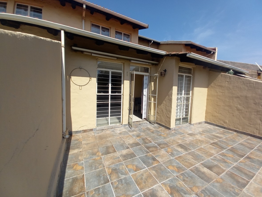 2 Bedroom Property for Sale in Ashlea Gardens Gauteng