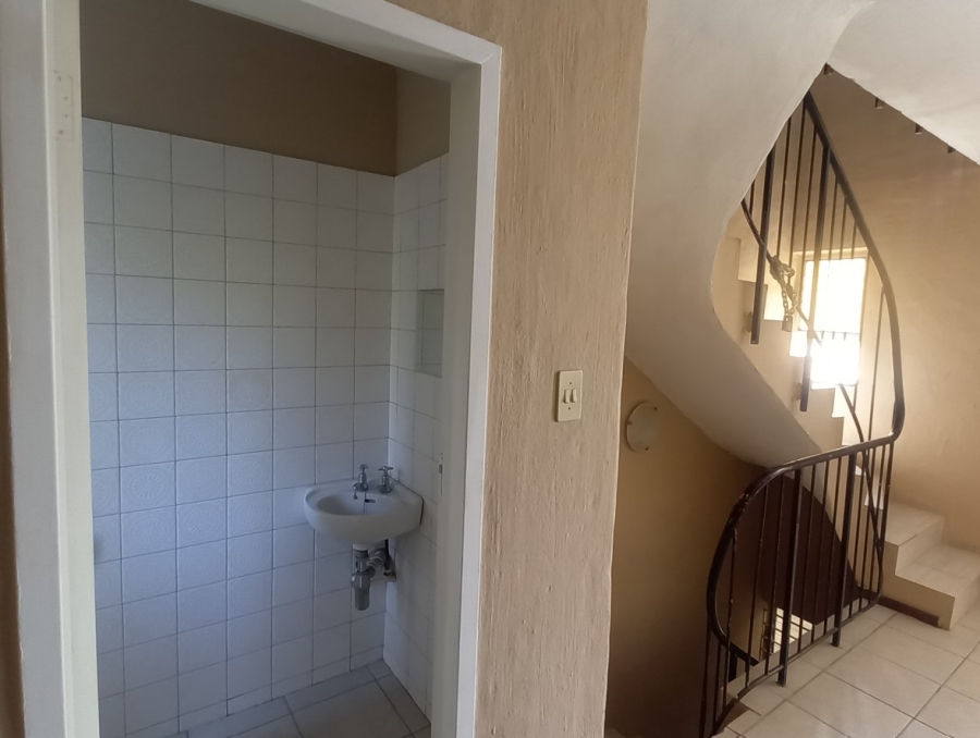 2 Bedroom Property for Sale in Ashlea Gardens Gauteng