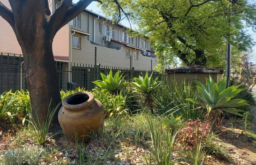 2 Bedroom Property for Sale in Ashlea Gardens Gauteng