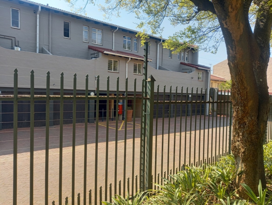 2 Bedroom Property for Sale in Ashlea Gardens Gauteng