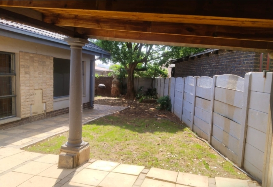 3 Bedroom Property for Sale in Rensburg Gauteng
