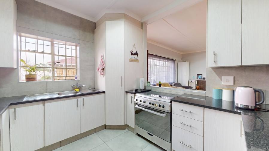 4 Bedroom Property for Sale in Sunnyridge Gauteng