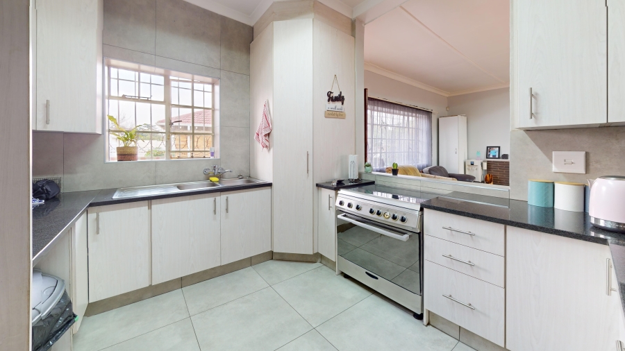 4 Bedroom Property for Sale in Sunnyridge Gauteng