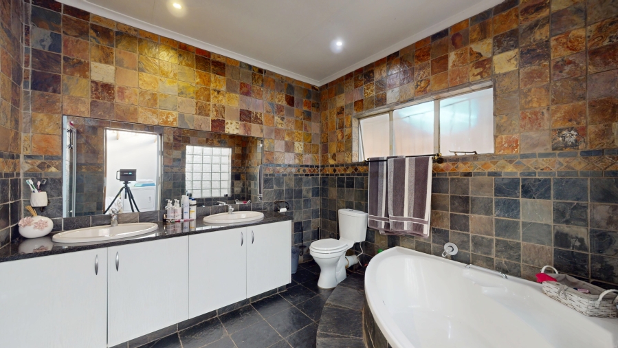 4 Bedroom Property for Sale in Sunnyridge Gauteng