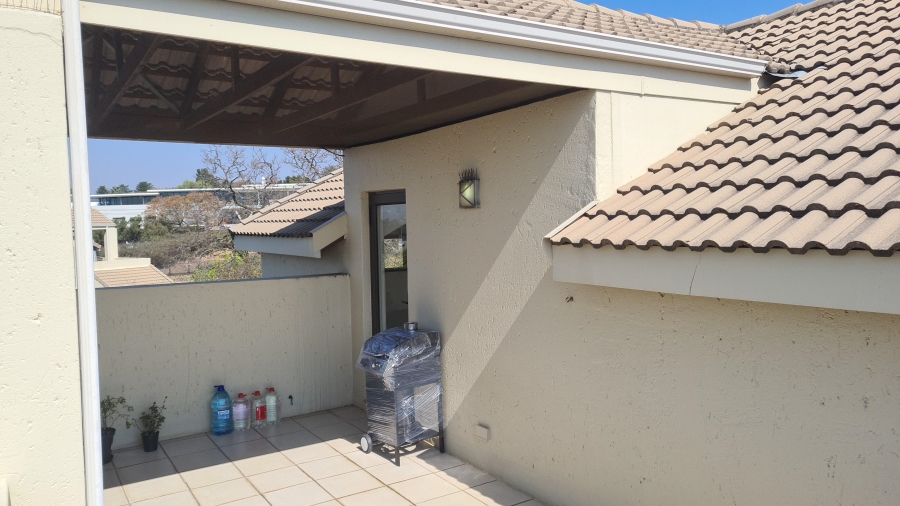 To Let 2 Bedroom Property for Rent in Bryanston Gauteng