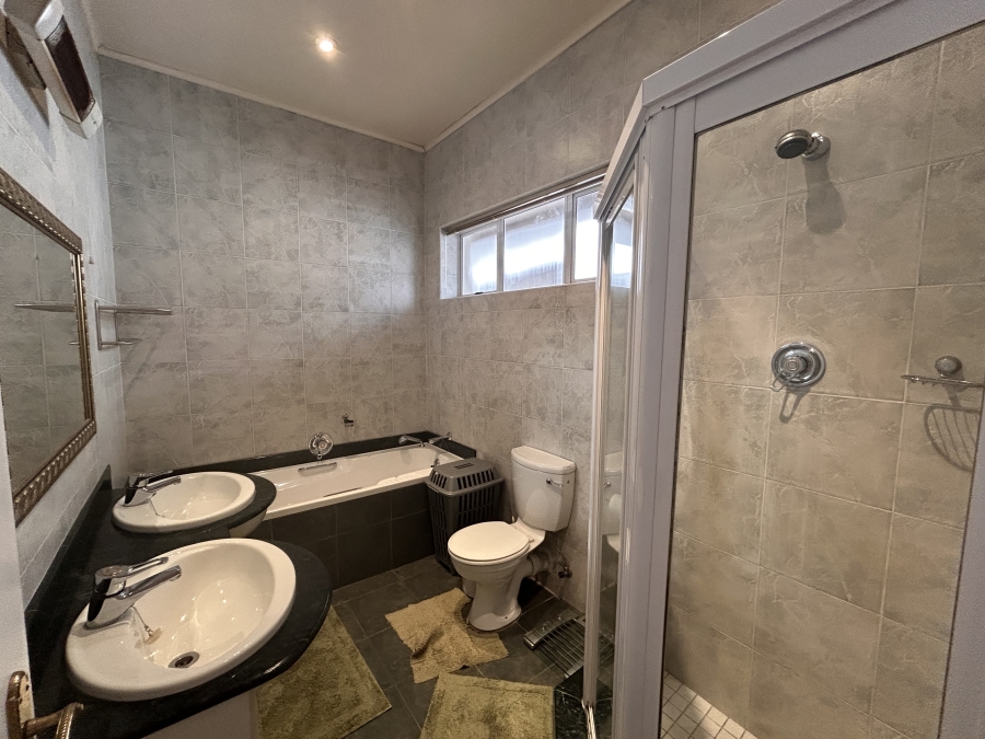 4 Bedroom Property for Sale in Glenhazel Gauteng