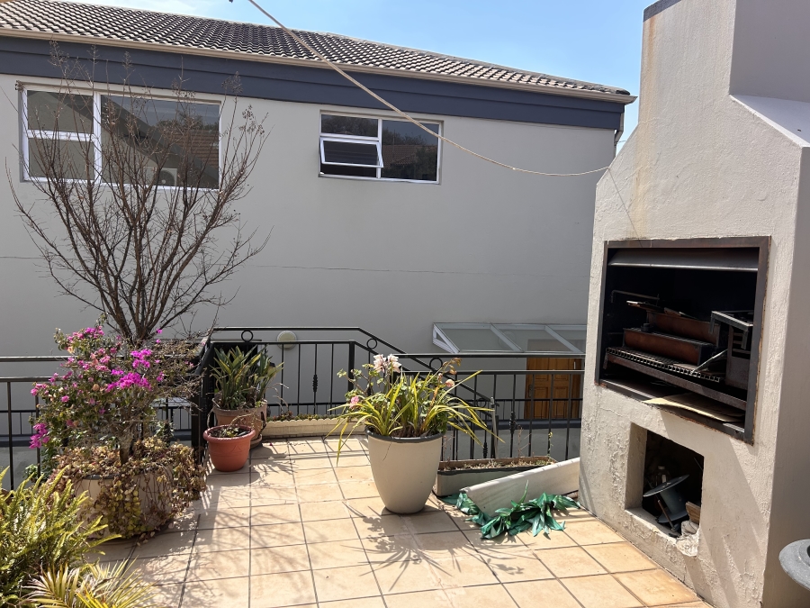 4 Bedroom Property for Sale in Glenhazel Gauteng