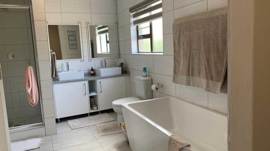 3 Bedroom Property for Sale in Monument Gauteng
