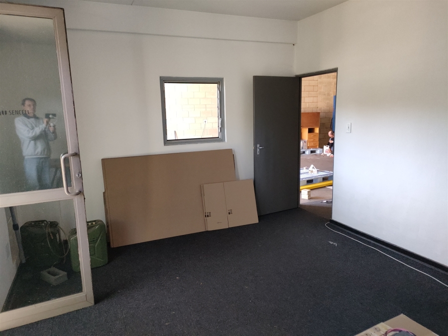 To Let Commercial Property for Rent in Strijdom Park Gauteng