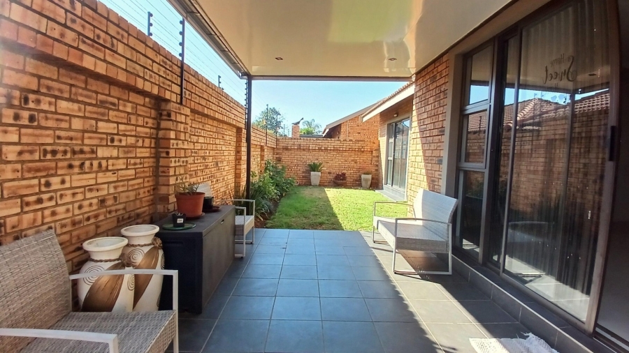 To Let 3 Bedroom Property for Rent in New Redruth Gauteng