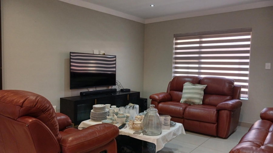 To Let 3 Bedroom Property for Rent in New Redruth Gauteng
