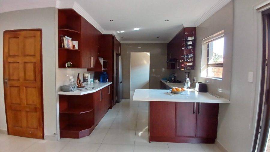 To Let 3 Bedroom Property for Rent in New Redruth Gauteng