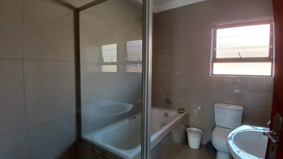 To Let 3 Bedroom Property for Rent in New Redruth Gauteng