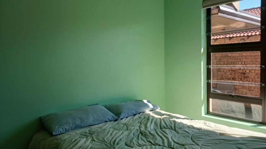 To Let 3 Bedroom Property for Rent in New Redruth Gauteng