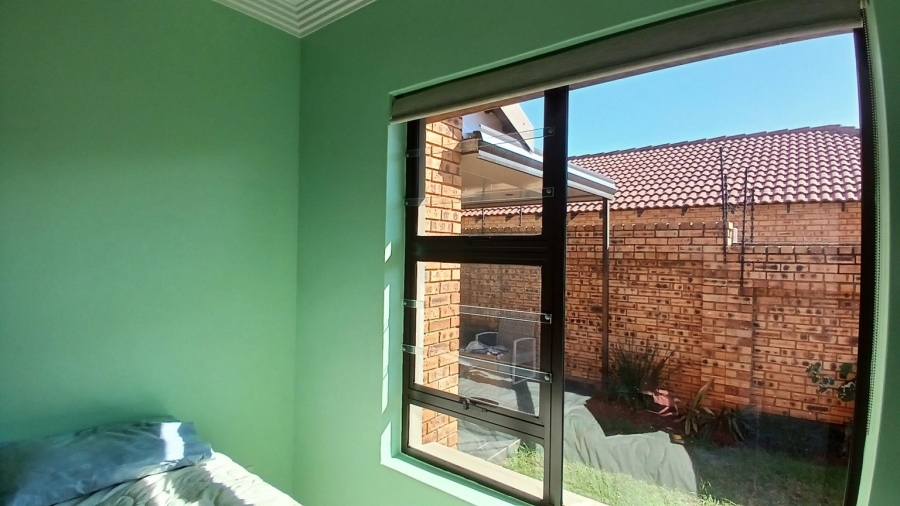 To Let 3 Bedroom Property for Rent in New Redruth Gauteng