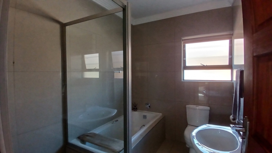 To Let 3 Bedroom Property for Rent in New Redruth Gauteng