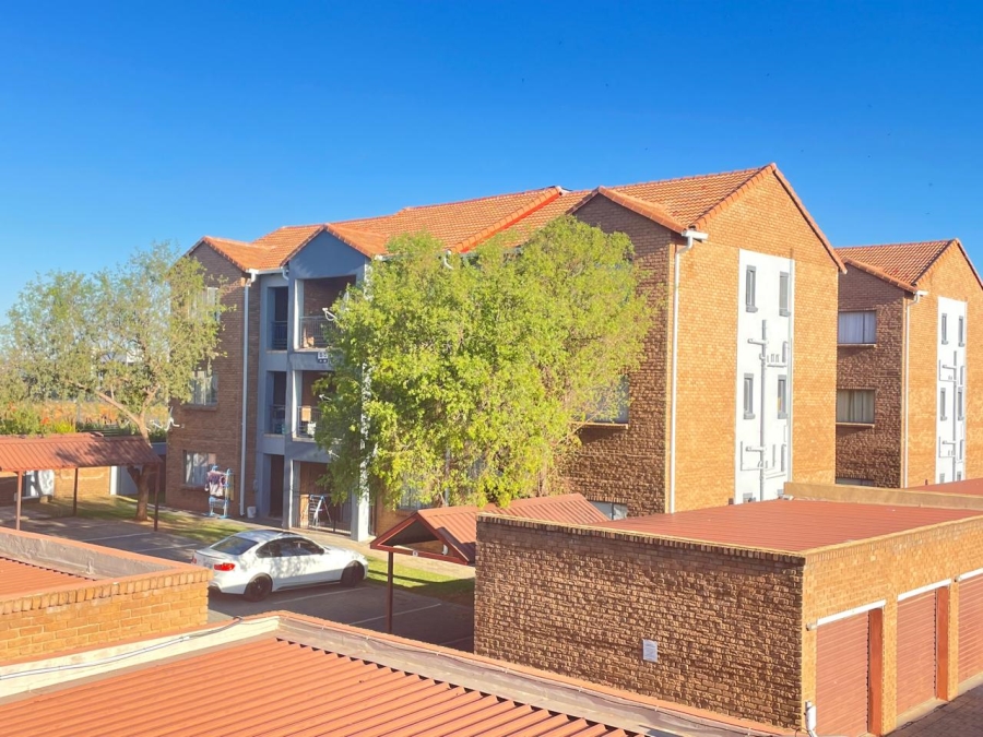To Let 2 Bedroom Property for Rent in Vorna Valley Gauteng