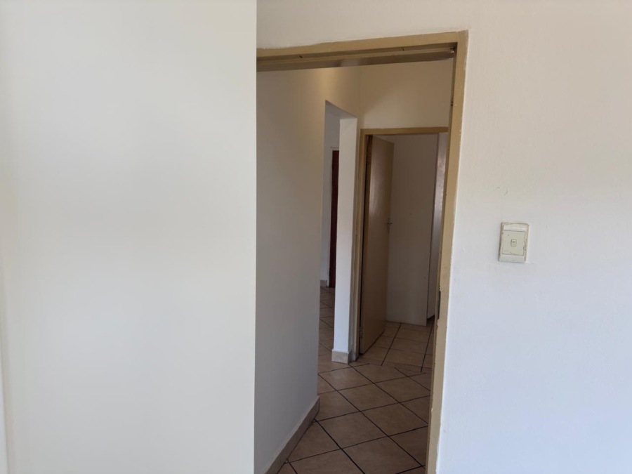 To Let 2 Bedroom Property for Rent in Vorna Valley Gauteng