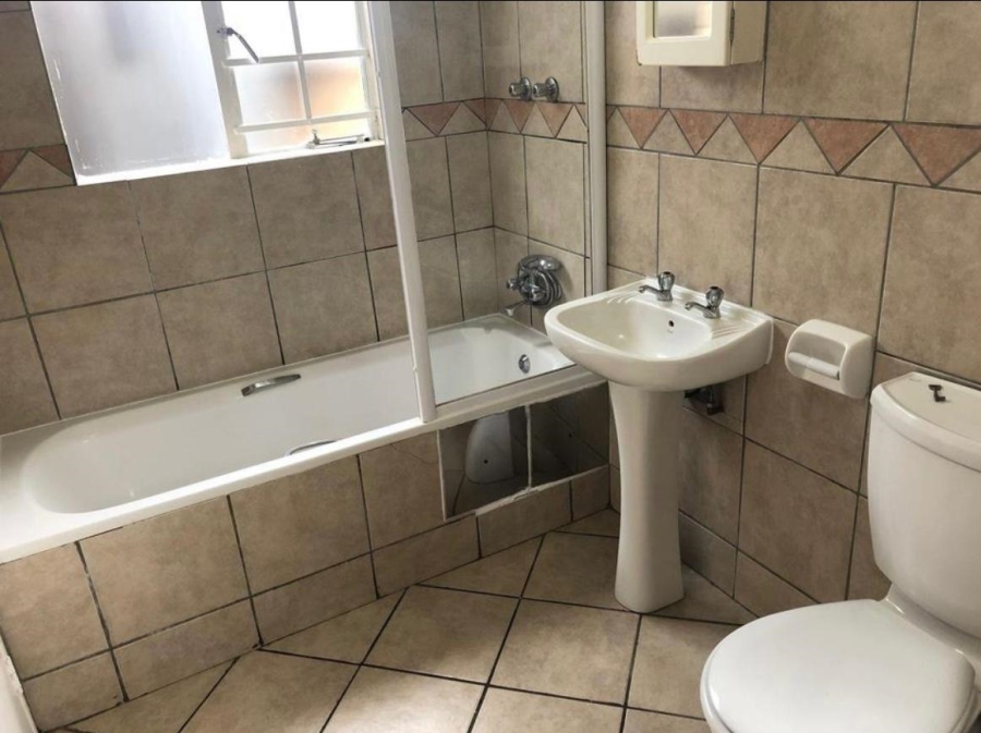 To Let 2 Bedroom Property for Rent in Vorna Valley Gauteng