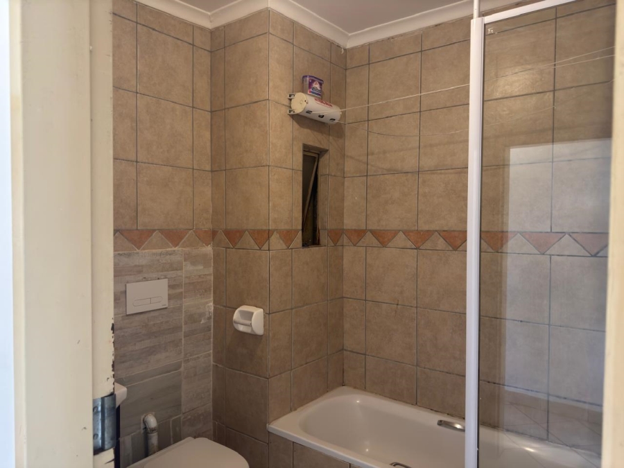 To Let 2 Bedroom Property for Rent in Vorna Valley Gauteng