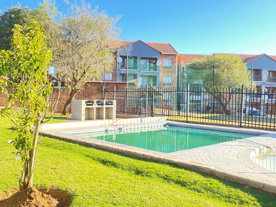 To Let 2 Bedroom Property for Rent in Vorna Valley Gauteng