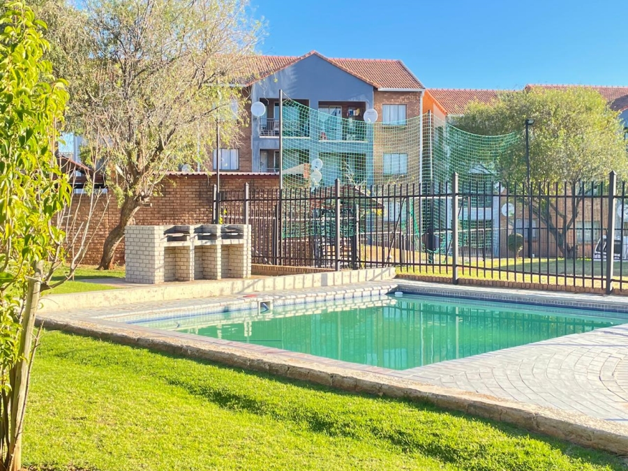 To Let 2 Bedroom Property for Rent in Vorna Valley Gauteng