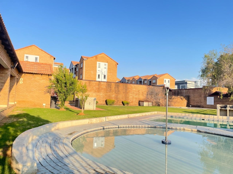 To Let 2 Bedroom Property for Rent in Vorna Valley Gauteng