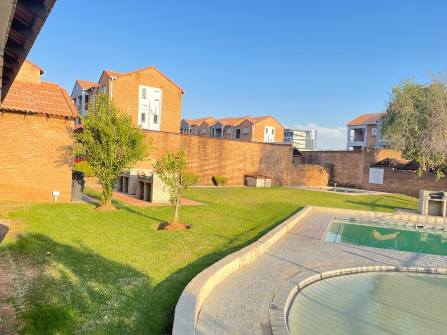 To Let 2 Bedroom Property for Rent in Vorna Valley Gauteng