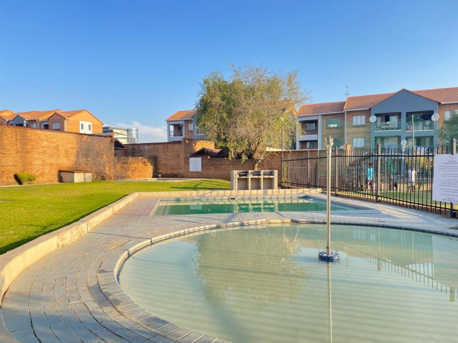 To Let 2 Bedroom Property for Rent in Vorna Valley Gauteng