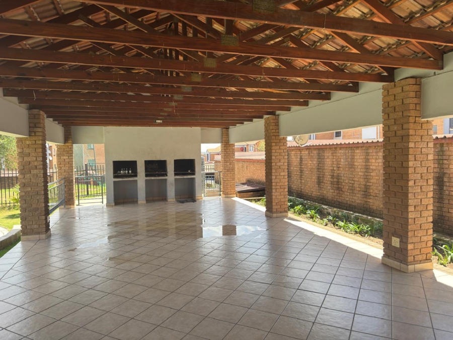 To Let 2 Bedroom Property for Rent in Vorna Valley Gauteng