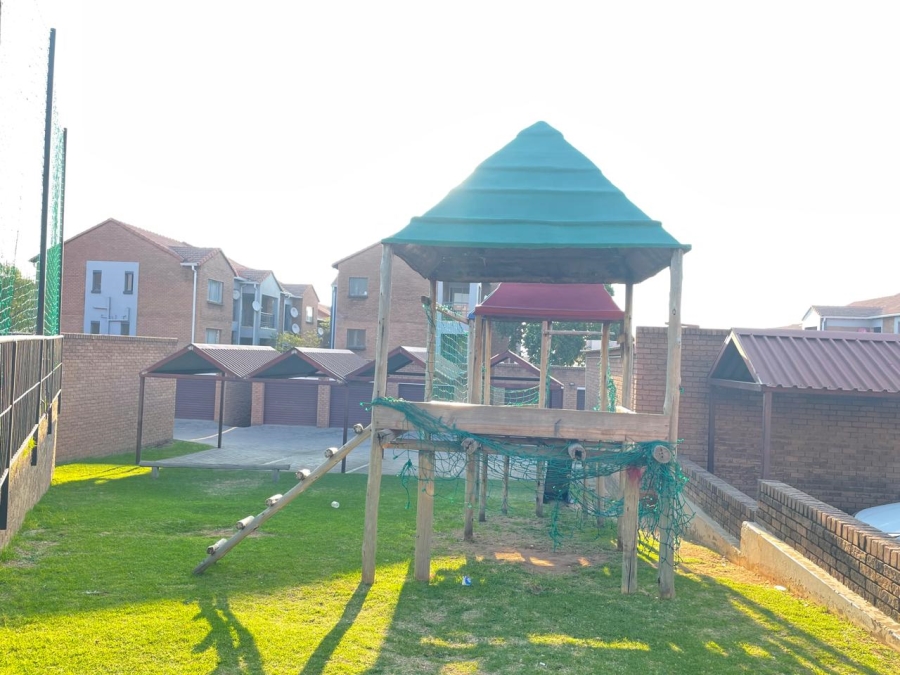 To Let 2 Bedroom Property for Rent in Vorna Valley Gauteng