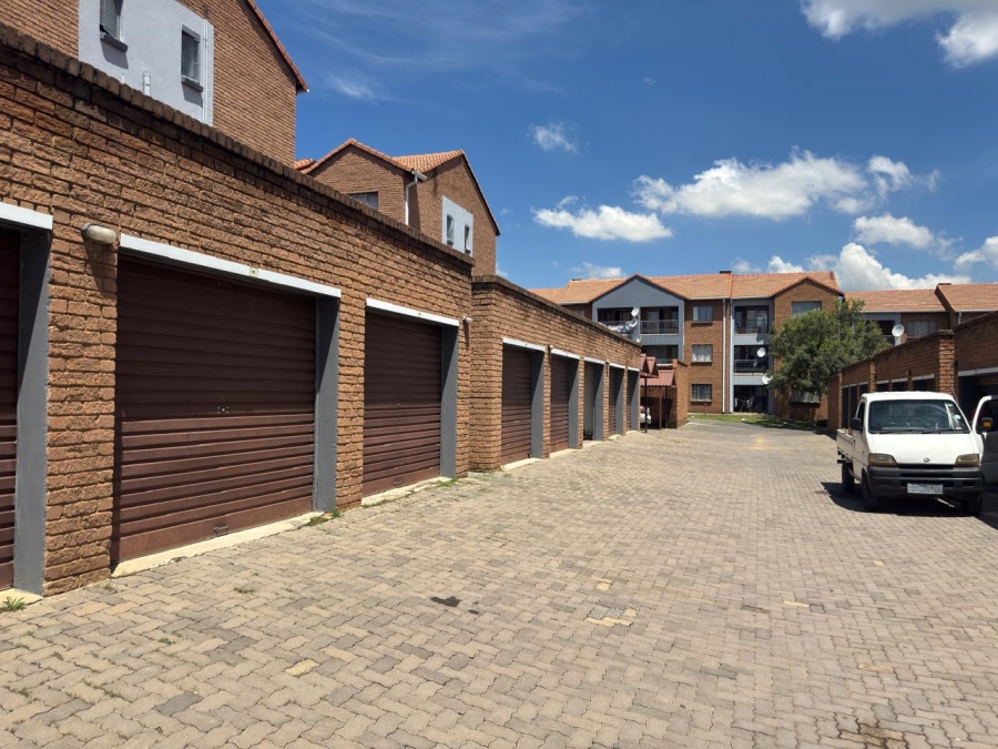 To Let 2 Bedroom Property for Rent in Vorna Valley Gauteng