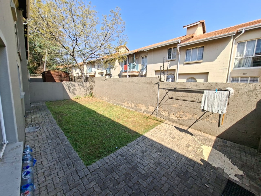 To Let 2 Bedroom Property for Rent in Vorna Valley Gauteng