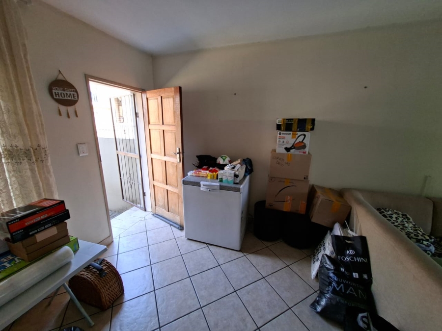 To Let 2 Bedroom Property for Rent in Vorna Valley Gauteng