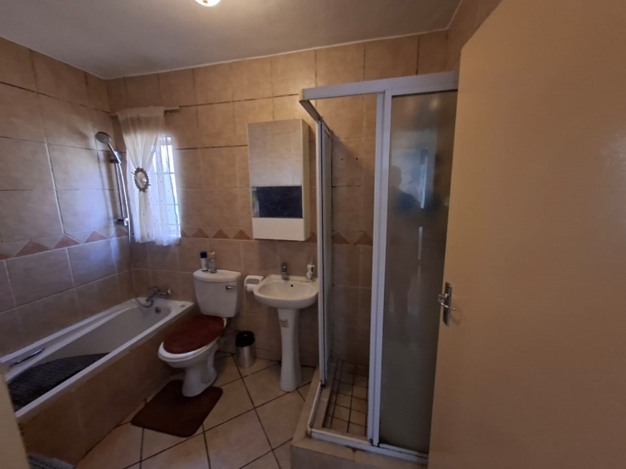 To Let 2 Bedroom Property for Rent in Vorna Valley Gauteng