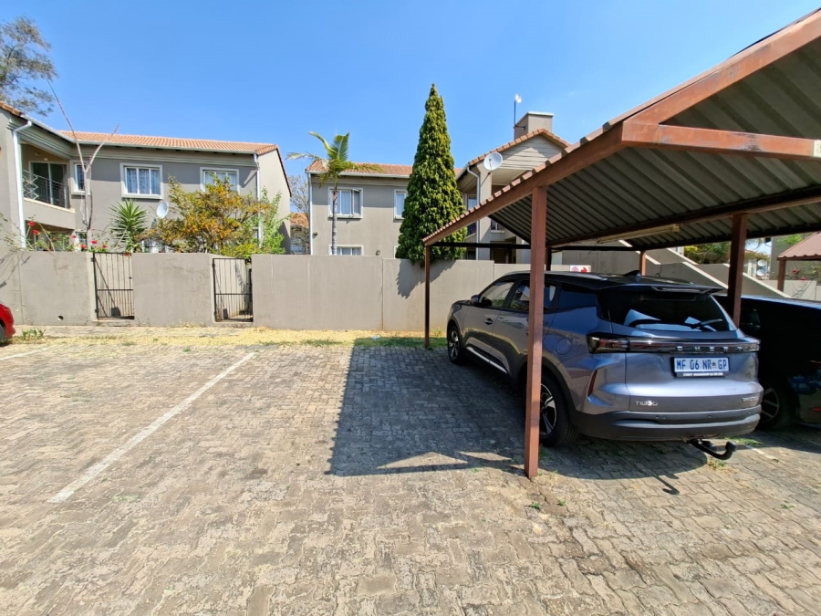 To Let 2 Bedroom Property for Rent in Vorna Valley Gauteng