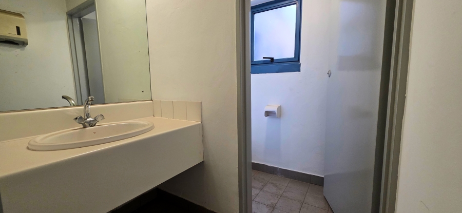 To Let Commercial Property for Rent in Randjespark Gauteng