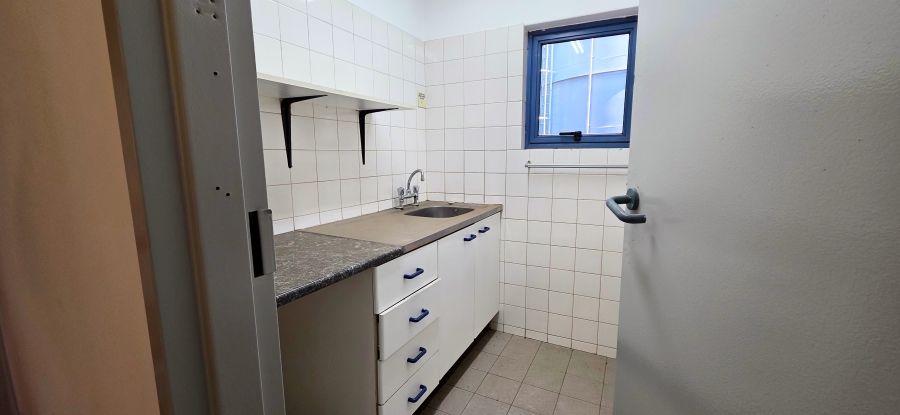 To Let Commercial Property for Rent in Randjespark Gauteng