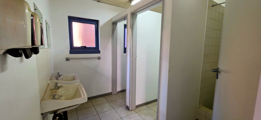 To Let Commercial Property for Rent in Randjespark Gauteng