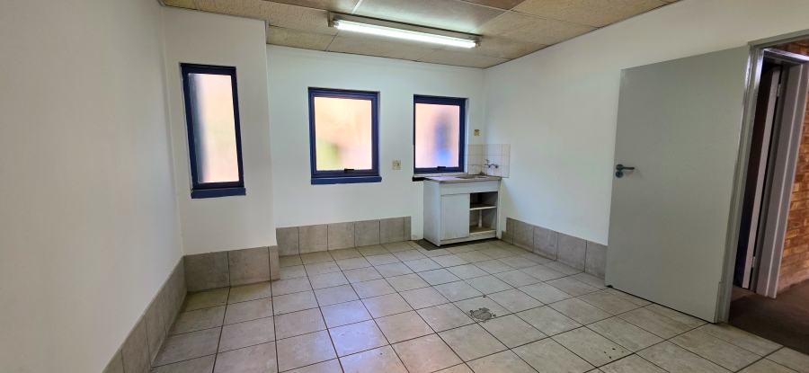To Let Commercial Property for Rent in Randjespark Gauteng