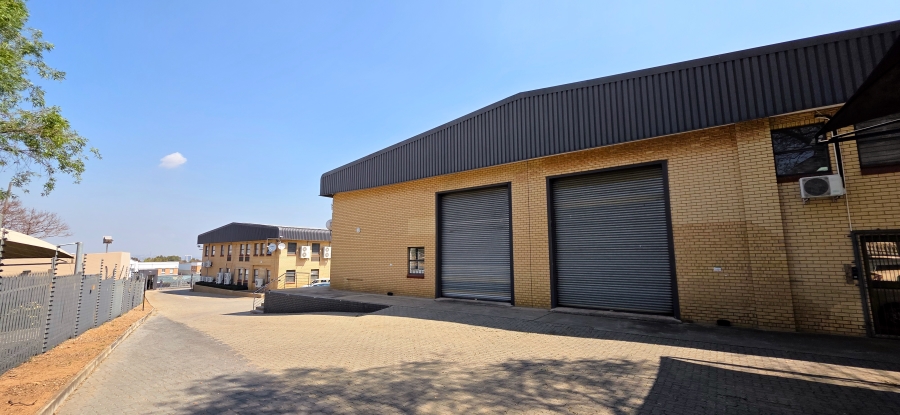 To Let Commercial Property for Rent in Randjespark Gauteng